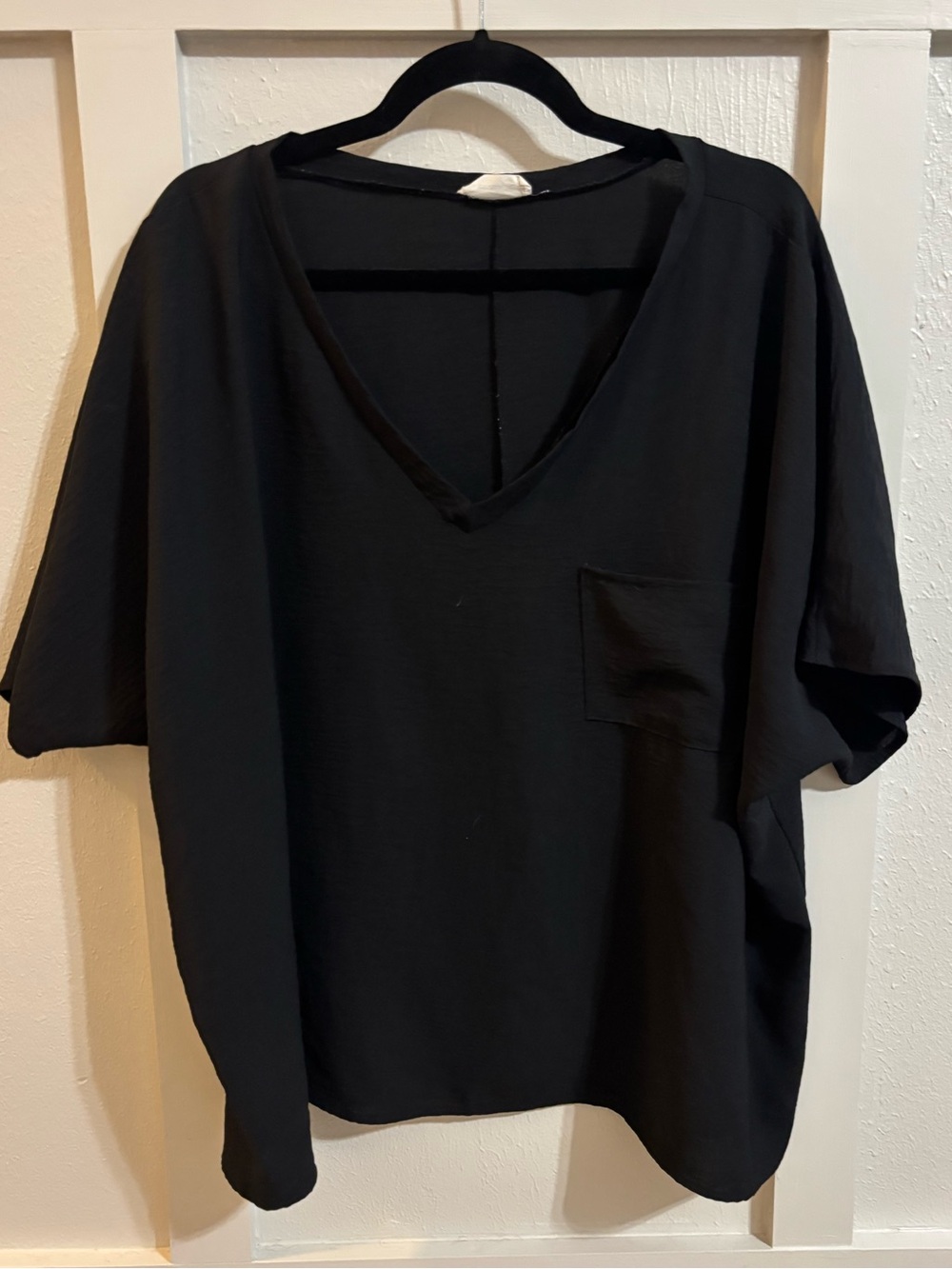 eesome Black V-Neck Short Sleeve Pocket Tee